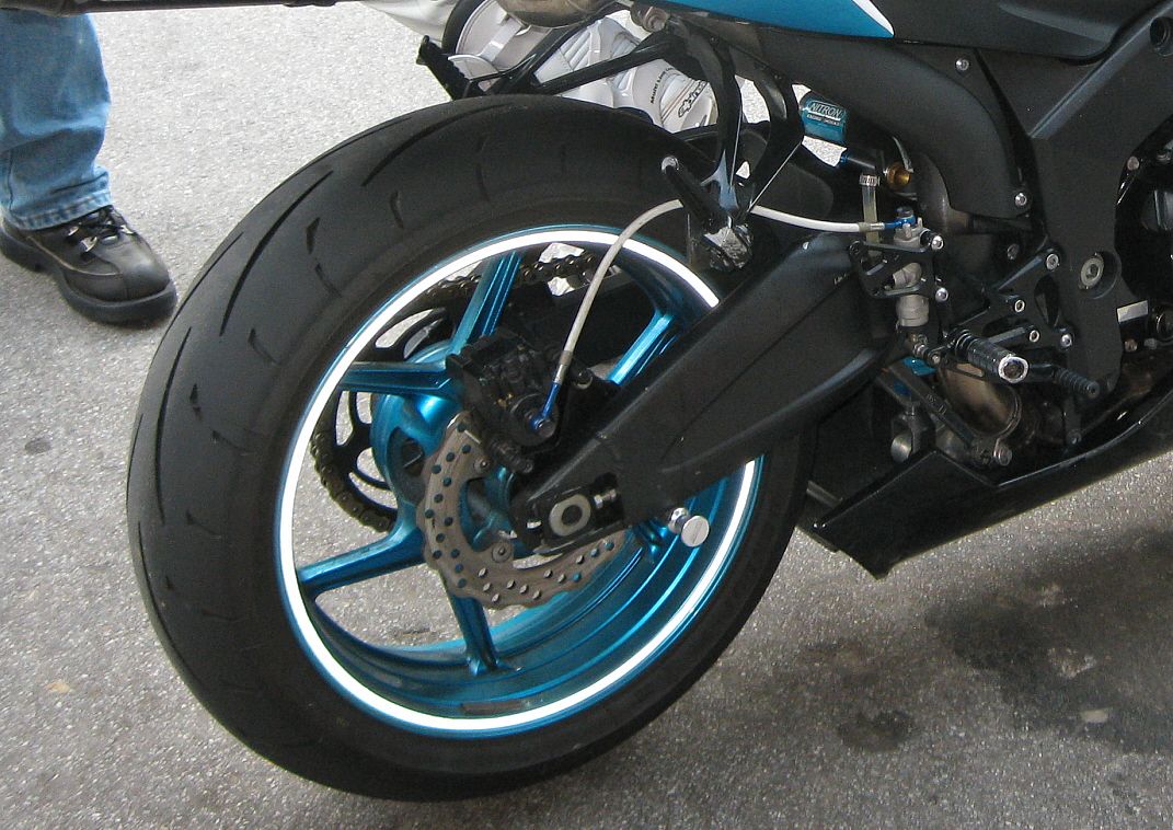 Had my wheels powder coated - Neon yellow on blue 08